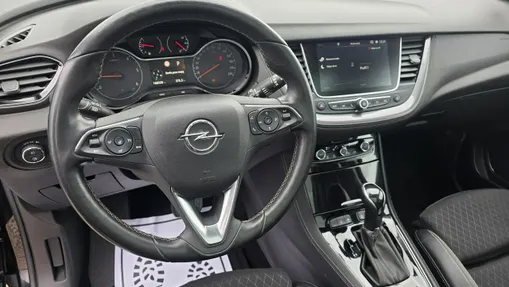 OPEL Grandland X -