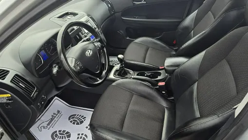HYUNDAI i30 -