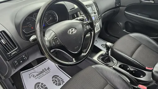 HYUNDAI i30 -