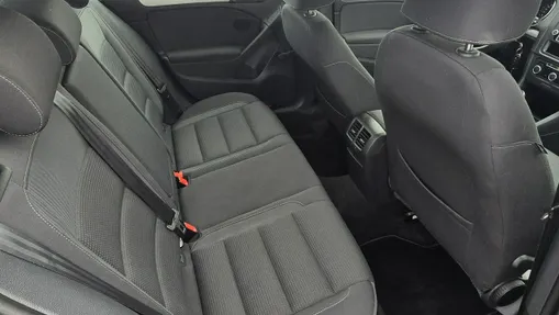 VOLKSWAGEN Golf -