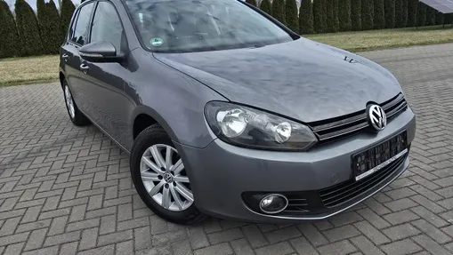 VOLKSWAGEN Golf -