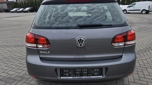 VOLKSWAGEN Golf -