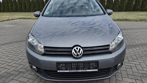 VOLKSWAGEN Golf -
