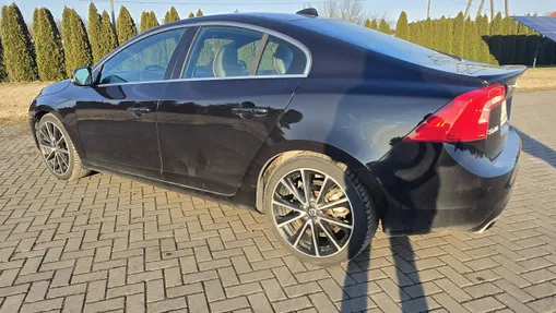 VOLVO S60 -