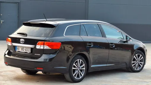 TOYOTA Avensis -