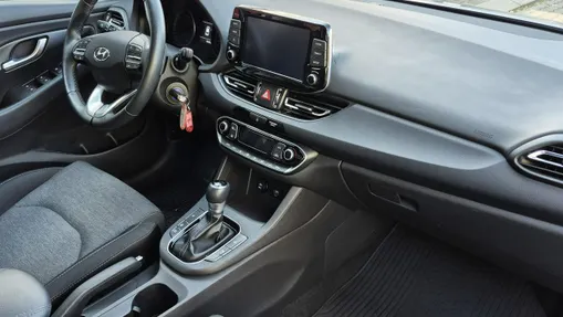 HYUNDAI i30 -