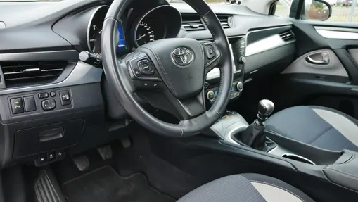 TOYOTA Avensis -