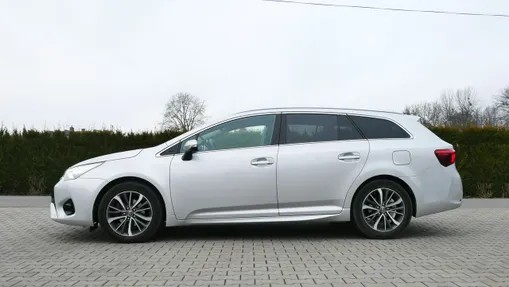 TOYOTA Avensis -