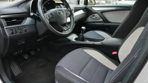 TOYOTA Avensis -