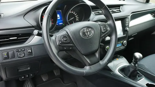 TOYOTA Avensis -