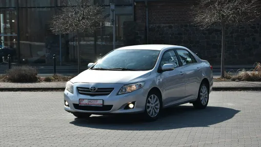 TOYOTA Corolla -