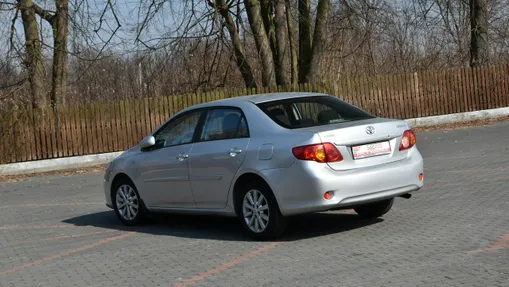 TOYOTA Corolla -
