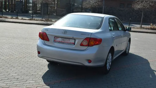 TOYOTA Corolla -