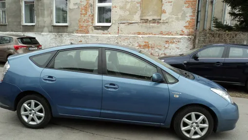 TOYOTA Prius -