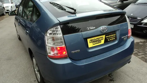 TOYOTA Prius -