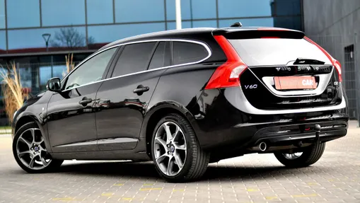 VOLVO V60 -
