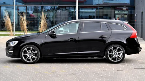 VOLVO V60 -