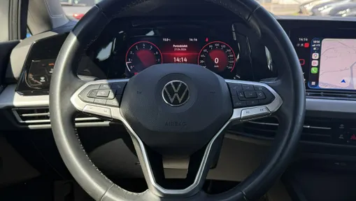 VOLKSWAGEN Golf -