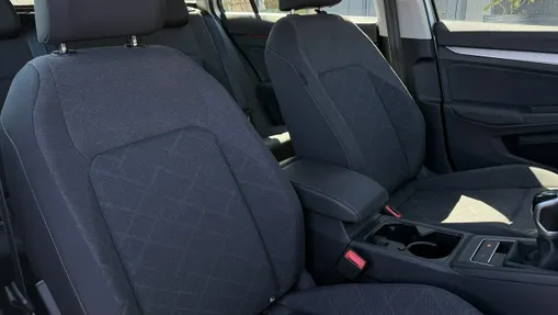 VOLKSWAGEN Golf -