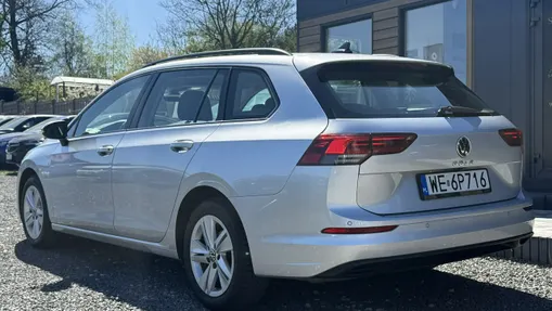 VOLKSWAGEN Golf -