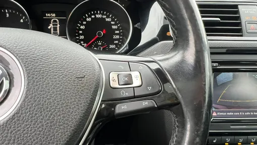VOLKSWAGEN Jetta -