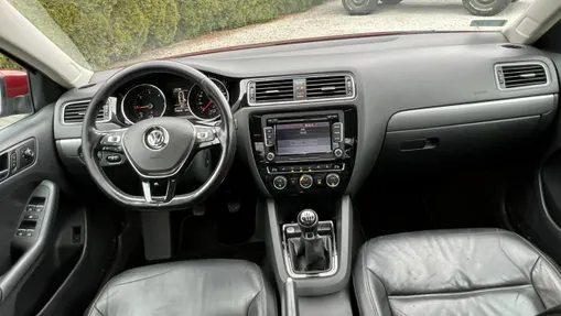 VOLKSWAGEN Jetta -