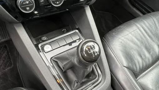 VOLKSWAGEN Jetta -