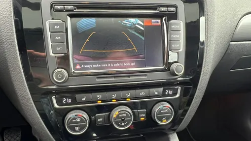 VOLKSWAGEN Jetta -