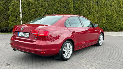 VOLKSWAGEN Jetta -