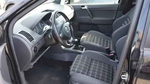 VOLKSWAGEN Polo -