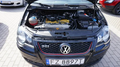 VOLKSWAGEN Polo -