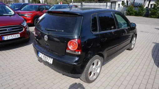 VOLKSWAGEN Polo -