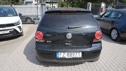 VOLKSWAGEN Polo -