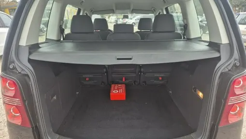 VOLKSWAGEN Touran -
