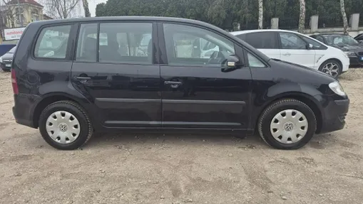 VOLKSWAGEN Touran -