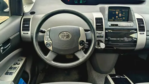 TOYOTA Prius -