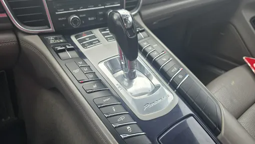 PORSCHE Panamera -