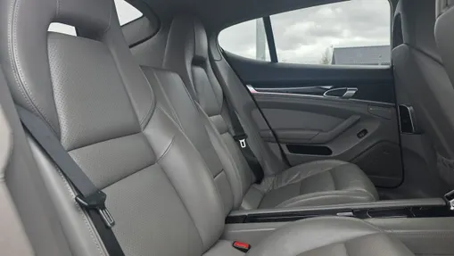 PORSCHE Panamera -