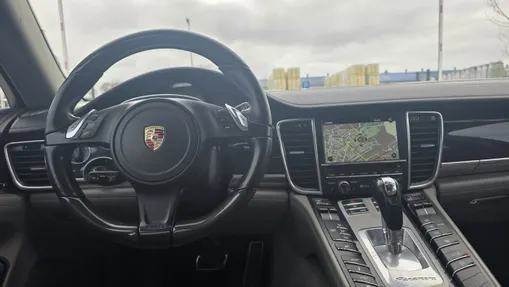 PORSCHE Panamera -