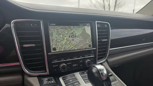 PORSCHE Panamera -