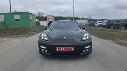 PORSCHE Panamera -