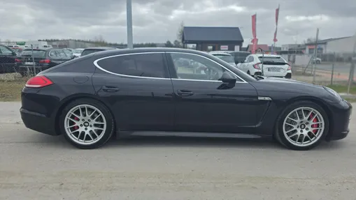 PORSCHE Panamera -