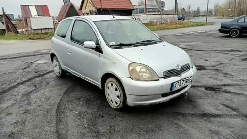 TOYOTA Yaris -