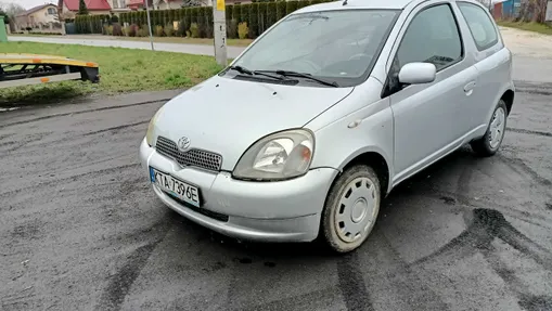 TOYOTA Yaris -