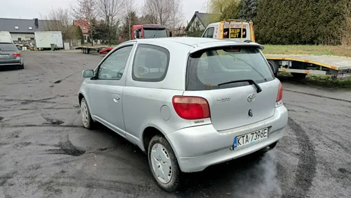 TOYOTA Yaris -