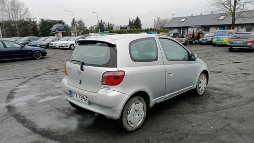 TOYOTA Yaris -