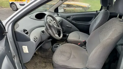TOYOTA Yaris -