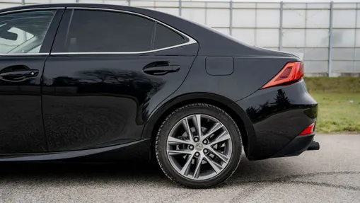 LEXUS IS -