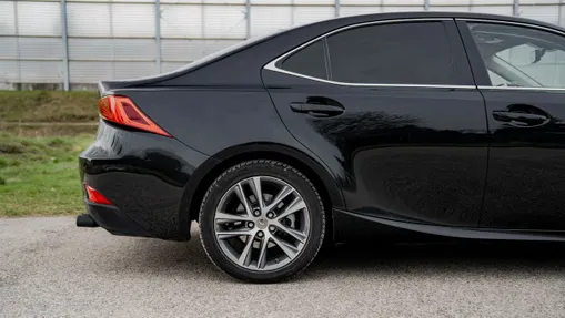 LEXUS IS -