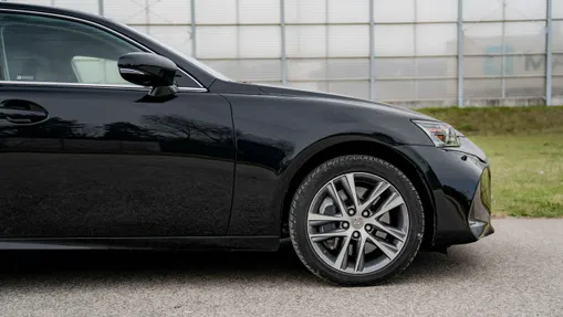 LEXUS IS -